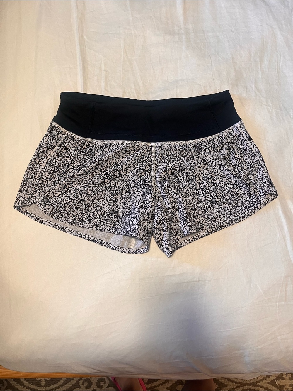 Lululemon Black Waistband Floral Print Women’s Athletic Shorts